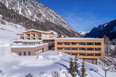 Außenaufnahme im Winter vom Alpenhotel Zimba | © Alpenhotel Zimba