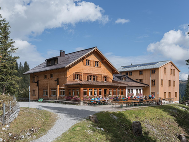 © © 2017, Simon Vorhammer, All Rights Reserved