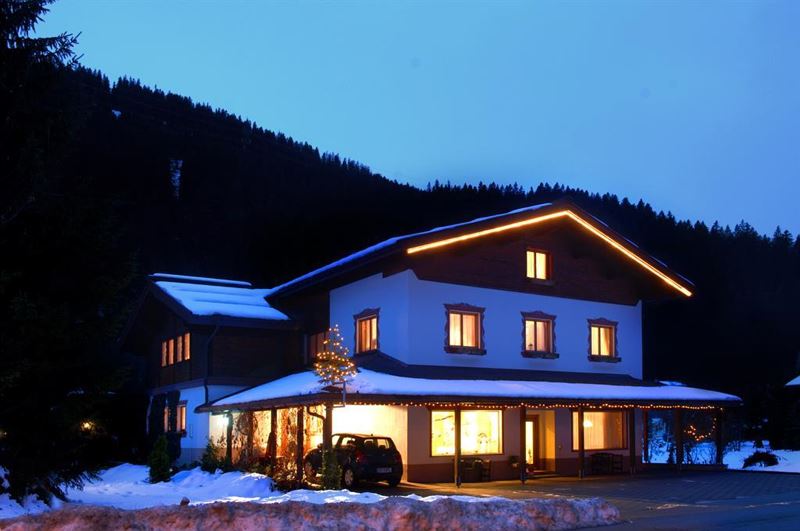 Haus Burtscher Winter Nacht