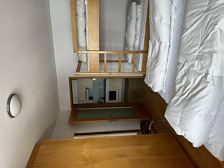 Schlafzimmer mit geräumigen Schrank