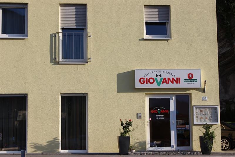 Giovannis Pizzeria