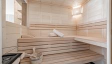 Suite, separate toilet and shower/bathtub, sauna