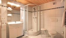 Apartment, shower and bath tub, 3 bed rooms