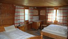 Hut, separate toilet and shower/bathtub, 4 or more bed rooms