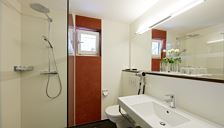 Shared room, shower, toilet, 2 bed rooms