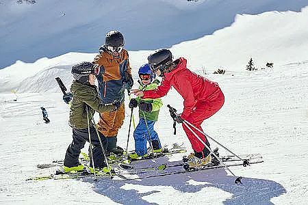 brandertal-skifahren-familie