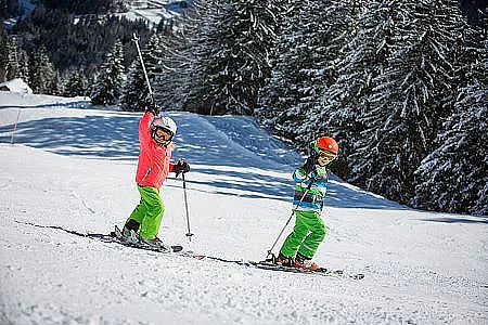 brandnertal-skiing-children